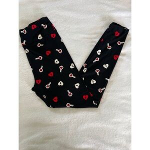 NWOT Black Heart Print Leggings